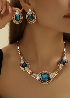 Шикарный набор бижутерии. Новый.