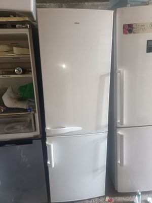 Продам холодильник Hansa объем 325л