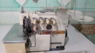 Tikuv mashinasi sotiladi