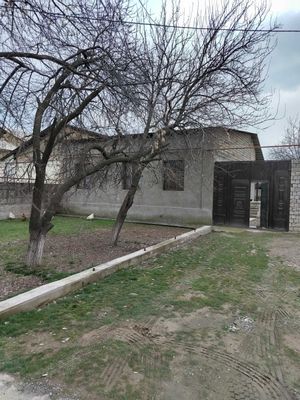 Продается дом в Бектемирском районе на участке 6 соток.