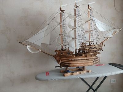 Корабль для декора кафе и офисов.