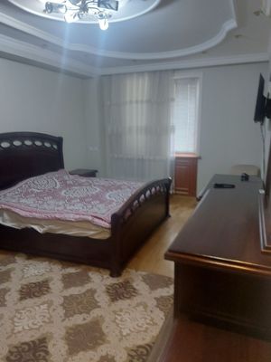 Нукус кинотеатр 3/1/9 Новастройка 120 м2 с обстановкой + парковка