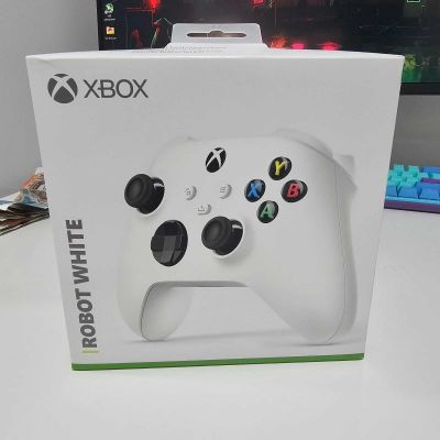 XBOX controller ROBO WHITE почти как новый.