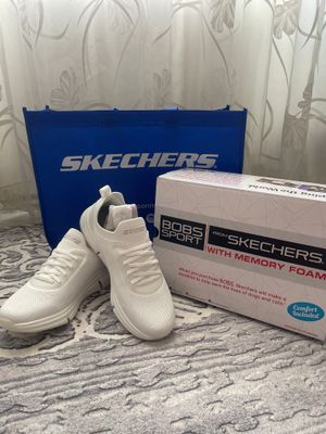 SKECHERS новые  на размер ног 41-42