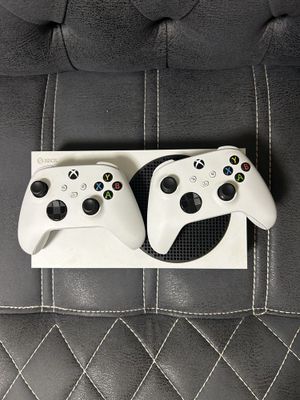 Xbox Series S с двумя геймпадами + Подписка