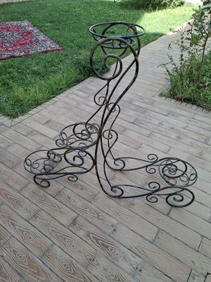 Кованая подставка для цветов