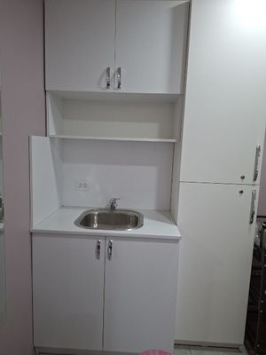 Шкаф белый для салона или кухни в офисе