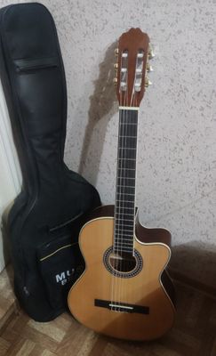 Gitara sotiladi, Продается Гитара