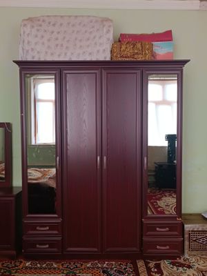 Spalni nabor sotiladi xolati yaxshi stenkayam bor kotta kichik sandiq