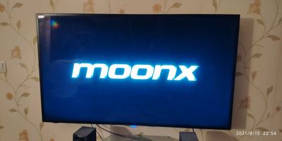 Телевизор фирмы MOONX. 55 дюймовый экран