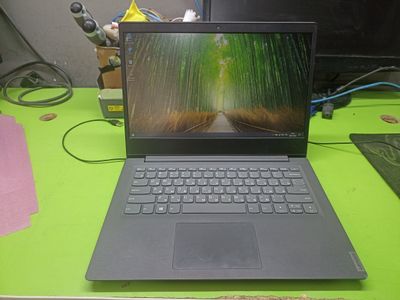 Lenovo noutbuk sotiladi