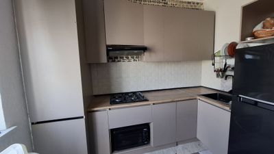 Kuhinniy sotiladi. Gaz vitichkasiz