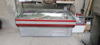 Vitrina xolodilnik