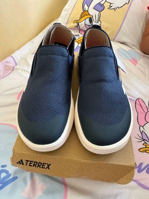 Original Adidas brendi ideal  holata