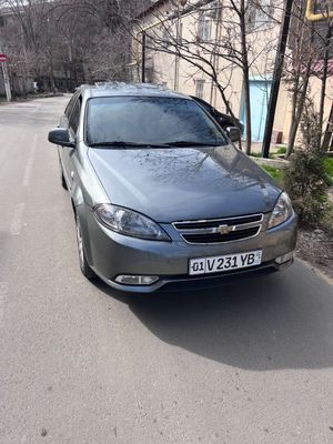 Автомобиль Lacetti