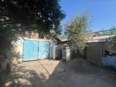 Продается часть земли с пристройками 4 соток Янгибазар