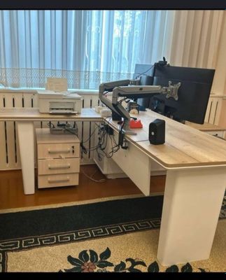 Офисный столь  с тумбочками  . Премиум класс