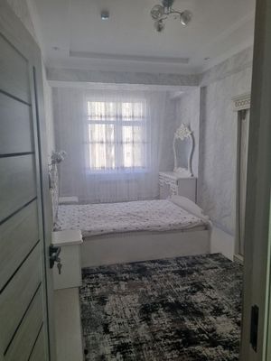 1 metro bekati yonida qizlarga