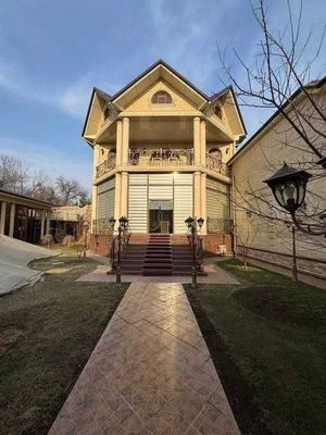 Продаётся дом в Яккасарайском районе, рядом с (Grand Mie Hotel)