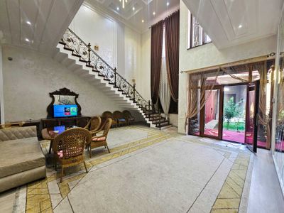 Ijaraga bino/uy: 2 qavat, 250 m², Ofis/Studio/Yashashga. Beruniy Metro