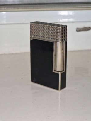 Срочно продаю зажигалку dupont б.у. в хорошем состоянии