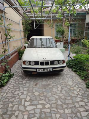 BMW e34 1998 yil Rangi oq Holati yahshi Gaz bor 4 pakaleniya dakume