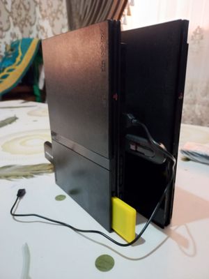 Playstation 2 slim сотилади. 2 дона