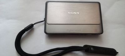 продаю видео камеру SONY.