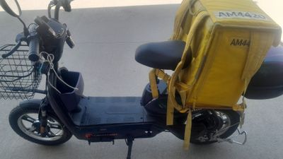 skuter eliktr deyarli yangi