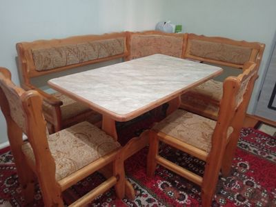 Уголок мебель сотилади