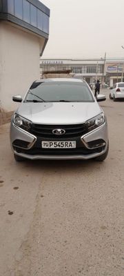 Lada Xray metalik birinchi qo’l