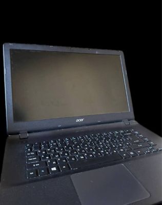 Noutbuk acer aspire 1