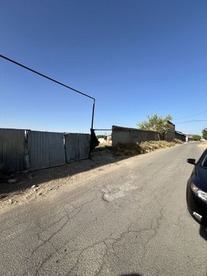 Йер сотилади жами 40 соту 2 сотуданам кесиб берамиз