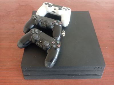 Ps4proʻ 1tr 3ta joʻstik bor