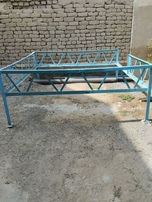Железный тапчан