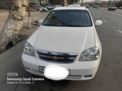 Chevrolet lacetti сотилади