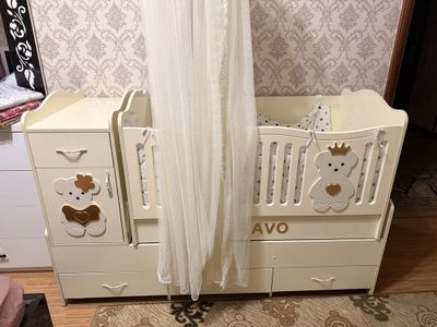 Деткая кравать новая почти илеально новая !