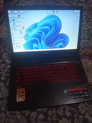 Noutbuk MSI GL73 8RE
