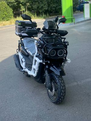 Skuter Tank srochna sotiladi