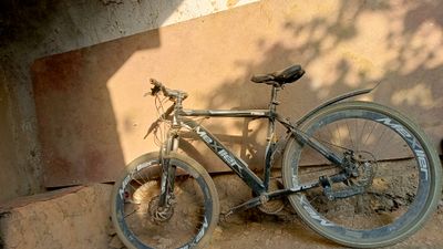 holati yaxshi velosiped narhi kelishiladi