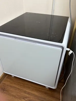 Продаю мини-холодильник Hofmann MR-30WH (использовали для косметики)