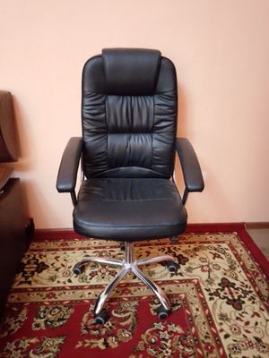 Ofis uchun kreslo