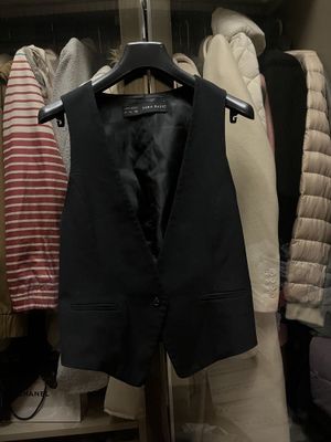 Черная жилетка Zara