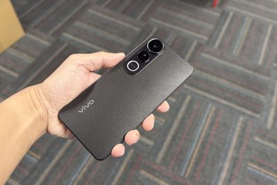 Vivo v50 lite pochti yengi polniy komplekt