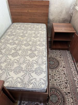 Кравать с тумбочкой