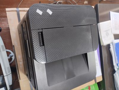 printer yangi 1-zapravkasi tugamagan xolda