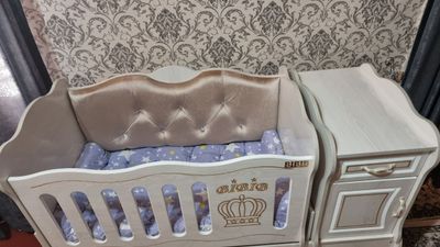 Detsakiy krovat yangi holati yaxsh ishlatilinmagan