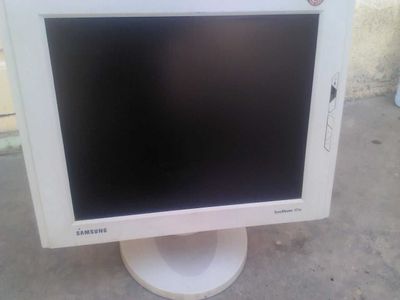 Продается 3 Монитор LCD. SAMSUNG.-LG.