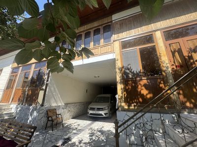 Toshkent viloyati Zangiota tumani solnichnida 8 xonali hovli uy SOTILA