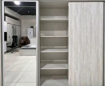 шкаф ва Крават сотилади